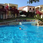 In Badus With Communal Pool Apartment *