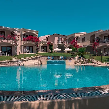 Appartamento In Badus With Communal Pool