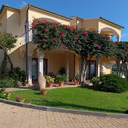 Apartment Flat With Communal Pool In The Badus In Badus Badesi