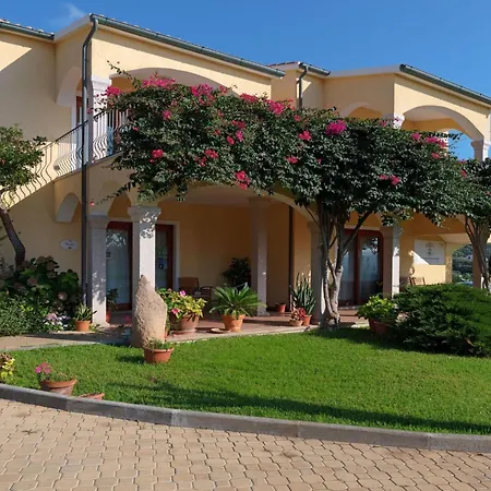 Flat With Communal Pool In The Badus In Badus Badesi